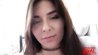 Keira Croft segge rendesen megrakva