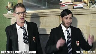 Tarra White a gyönyörű sulis kurva