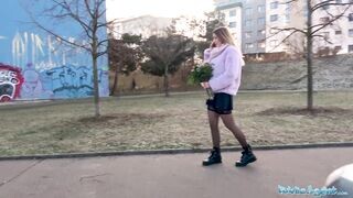 20 éves hatalmas cickós lakótelepi világos szőke tini pénzért dug