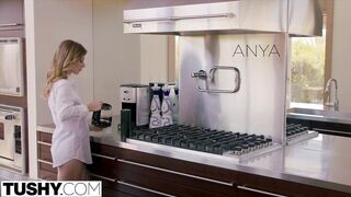 Anya Olsen a tökéletes kurva barátnő