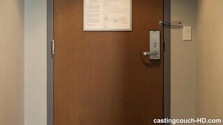 Solana a fiatal barna lány a castingon járt
