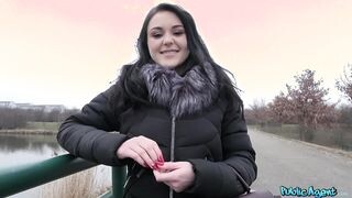 Orosz tini csaj pénzért szexel