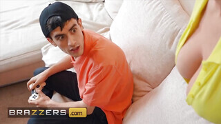 Brazzers - Blondie Fesser az óriás didkós milf