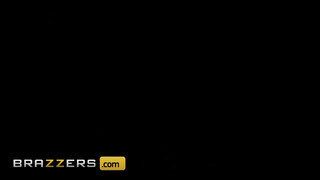 Brazzers - Cherie Deville fiatal krapekkal közösül