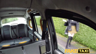 Fake Taxi - Szoknyás tini lány a taxissal baszik