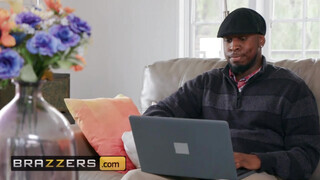 Brazzers - Ember Snow és a barna fasz