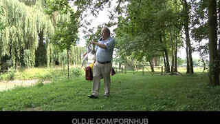 Oldje - Vén pasi reszeli a tini sunát