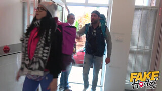 Fake Hostel - Brazil lány a pasija előtt kúrel