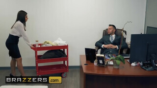 Brazzers - Ella Knox az óriás kannás brazil lány