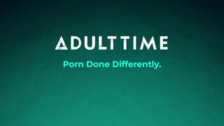 ADULT TIME - Lena Paul nagy csöcseivel masszíroz