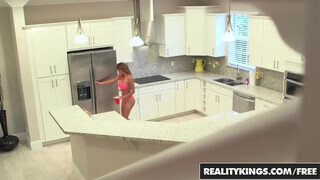Reality Kings - a latinos spanyol Bianka hatalmas segge megrakva