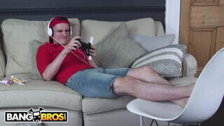BANGBROS - Ava Koxxx kikezd a 18 éves gamer hapsival