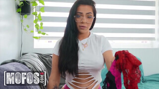 Mofos - Mj Fresh a bombázó hatalmas mellű tini