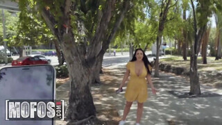 Mofos - Angela White élvezi ha keményen basszák