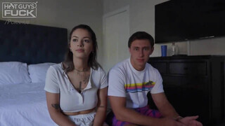 Méretes seggű tini csaj és a pasija - Hot Guys Fuck