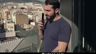 OyeLoca - hegyes cickós spanyol takarítónő