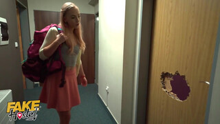 Jenny Wild két pélót kap - Fake Hostel