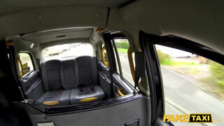Fake Taxi - Amber Jayne lovagol a taxis pöcsén
