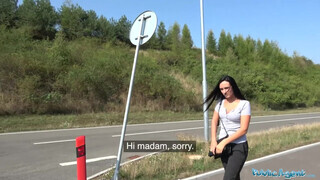 Hatalmas cickós tini csajszi pénzért kefél - Public Agent