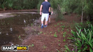 BANGBROS - Kendra Lust a fullos csöcsös milf