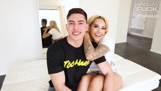 Hot Guys Fuck - Latina csávó és a világos szőke barátnője dugnak