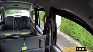 Fake Taxi - Óriás kannás milf megdöngetve