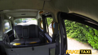 Fake Taxi - Brooke Jameson hátsó bejáratba tolva