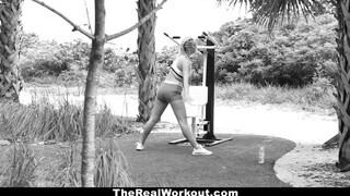 TheRealWorkout - Fitnesz vlogger és a méretes dákó esete