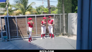 BFFS - Baseball ruhás csajok szexelni is tudnak