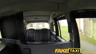 FakeTaxi - begerjedt csajszi hívja a taxit
