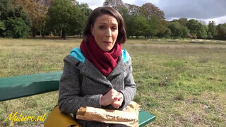 Francia asszony análba tolva