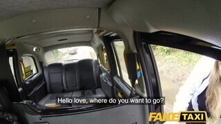 Fake Taxi - Hatalmas didkós fiatal csaj a hátsó ülésen