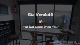 Gia Vendetti a bombázó hosszú combú latin