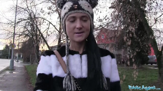 Public Agent - aranyos orosz csajszi az utcáról