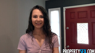 PropertySex - Liz Jordan élvezi ha szopkodják