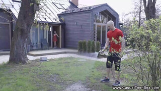 Casual Porno - rojtos pinájú tini lány