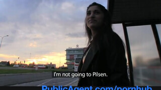 PublicAgent - fullos ázsiai csajszi felszedve a buszmegállóban