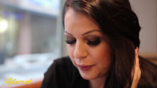 Anissa Jolie a méretes cickós milf
