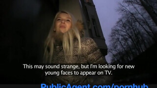 PublicAgent - Karol Lilien a hatalmas tőgyes szöszi