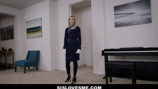 Allie Nicole a gyönyörű szöszi