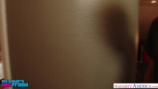 Kennedy Leigh és Ashlyn Molloy hármasban dugnak - Naughty America