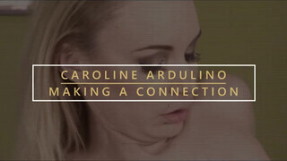 Caroline Ardulino fiatalabb csávóval kúrel