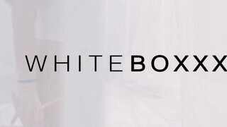WHITEBOXXX - csodaszép, szexi lány az ágyban
