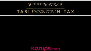 Karups - Vicky Love benyeli a pélót