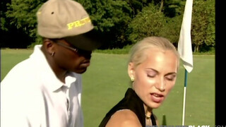 Private Interracial - Sylvia Sun a golfpályán megkúrva