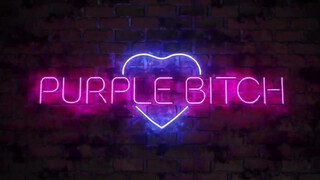 Purple Bitch keményen hátsó bejáratba tolva