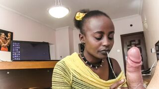 Nyakörves néger kurva nyáladzik a főnök káróján