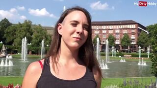 Német turista csaj kültéri anális kefélése