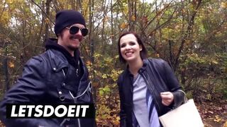 Méretes keblű csoki hajú német lány felvétel a hatalmas kombiban vad baszásra
