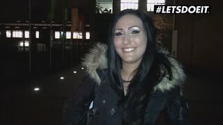 Mira grey német csoki szajha bassza az idegent pénzért a buszon
